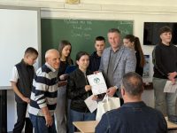 Градоначалникот Гоцевски и Претседателот на Советот Стојменовски ги доделија признанијата на учесниците од литературниот конкурс на Меѓуопштинското здружение на цивилни инвалиди од војната