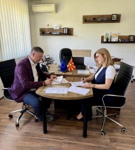 Уште една компанија ја препозна посветеноста на градоначалникот Гоцевски за чисто и здраво Делчево, донираше нова машина за чистење улици