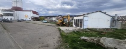 После долги години безредие и урбан хаос, во Делчево почна да се рушат дивоградби и времени објекти стари по 30–40 години